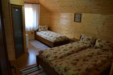 Фото номера Трехместный номер с ванной комнатой Гостевой дом Pensiunea casa Iulia г. Шугаг 16
