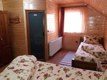 Фото номера Трехместный номер с ванной комнатой Гостевой дом Pensiunea casa Iulia г. Шугаг 18