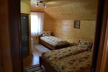 Фото номера Трехместный номер с ванной комнатой Гостевой дом Pensiunea casa Iulia г. Шугаг 11